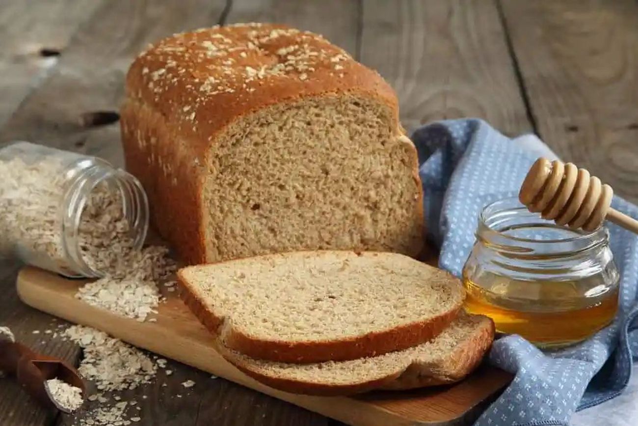 El pan con miel se consolidó como una de las tendencias fitness más comentadas del momento gracias a una fórmula sencilla: energía rápida y fácil preparación.
