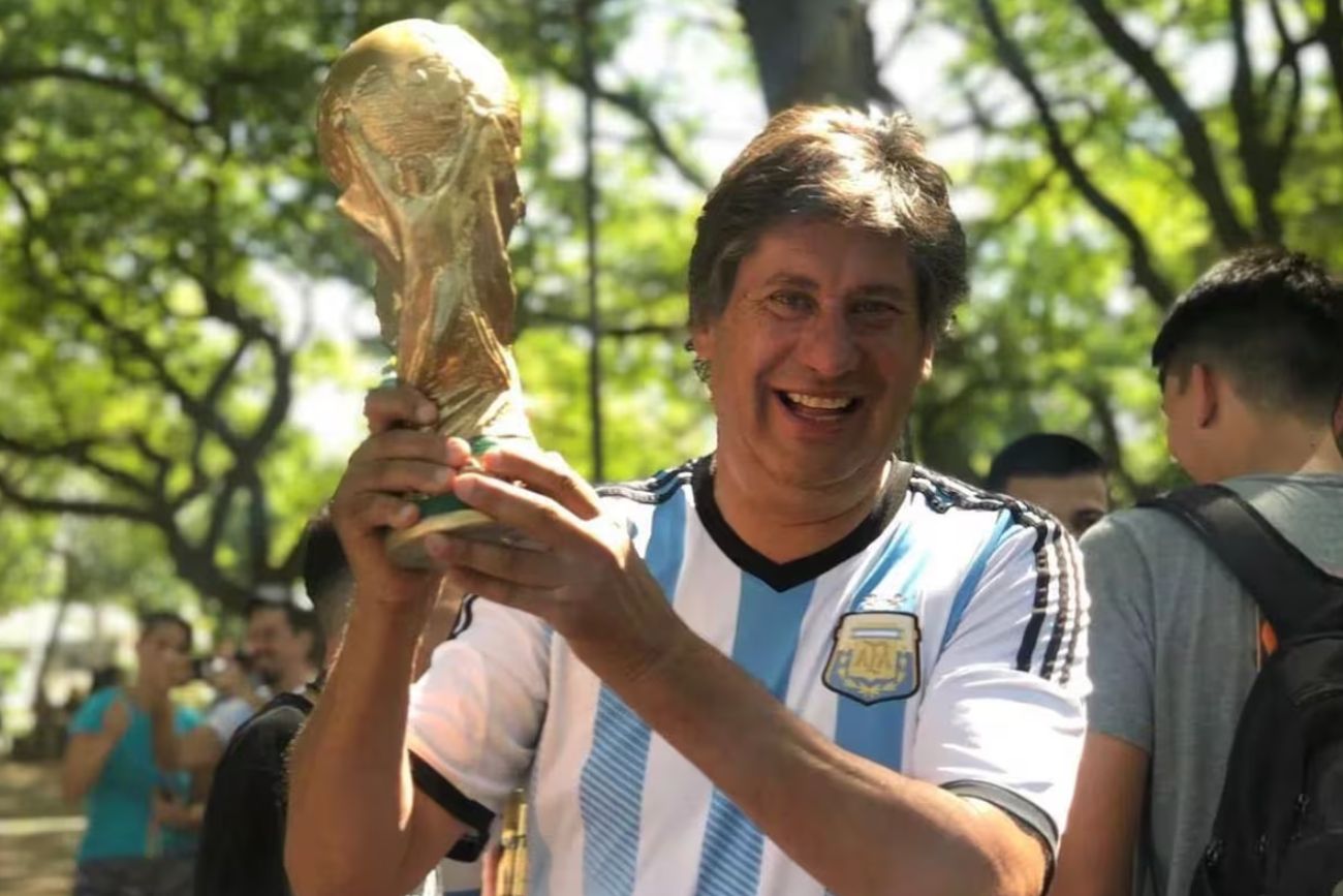 El intendente de Funes pidió licencia para viajar al Mundial 2026.