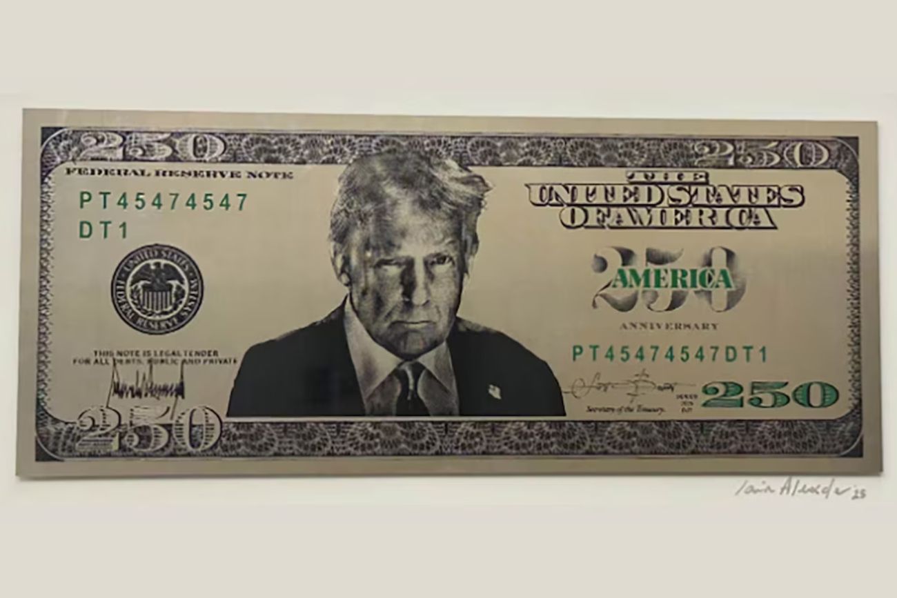 Un billete de 250 con el retrato de Donald Trump.
