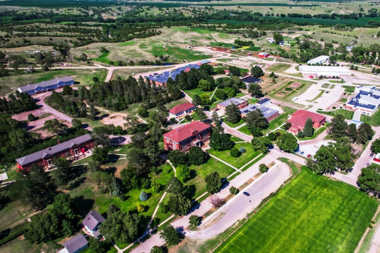 Regalan terrenos y dólares a las familias que se muden a este pueblo rural de 800 habitantes