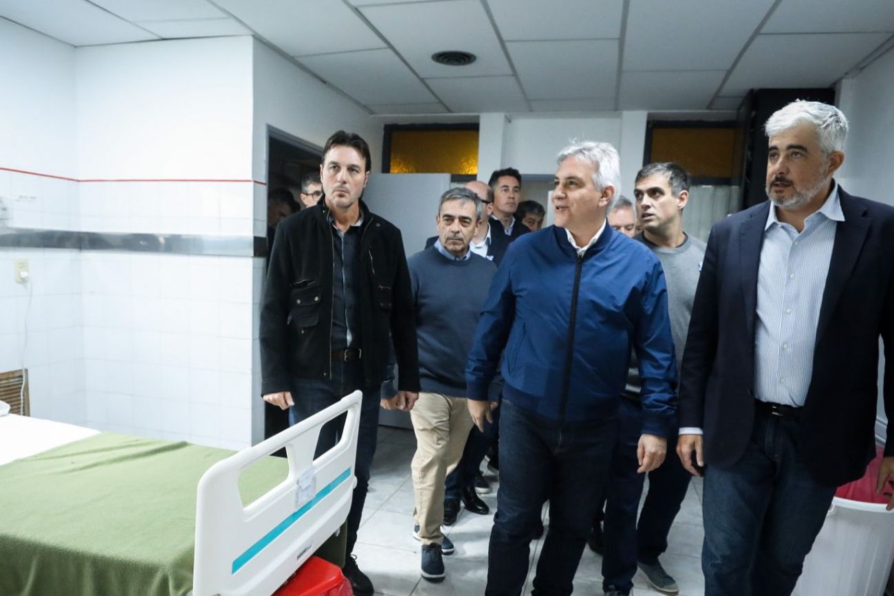 Llaryora durante su recorrida por el Hospital de Marcos Juárez, este jueves. 
