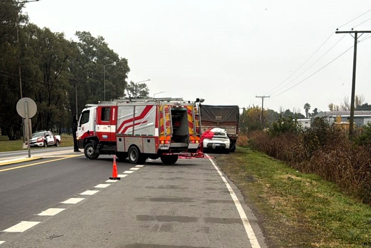 Choque fatal entre auto y camión en ruta 6, en la localidad de Ticino. 