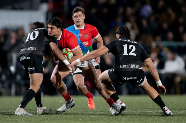Dogos XV se enfrenta ante Capibaras XV en el Hipódromo de Rosario por la fecha 13 del SRA.