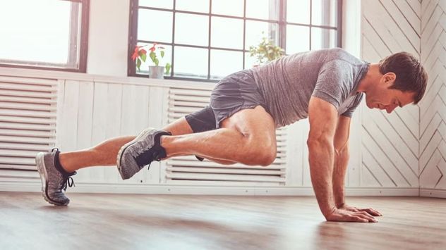 Los burpees adaptados ganan popularidad entre quienes buscan entrenar sin impacto y cuidar las rodillas.