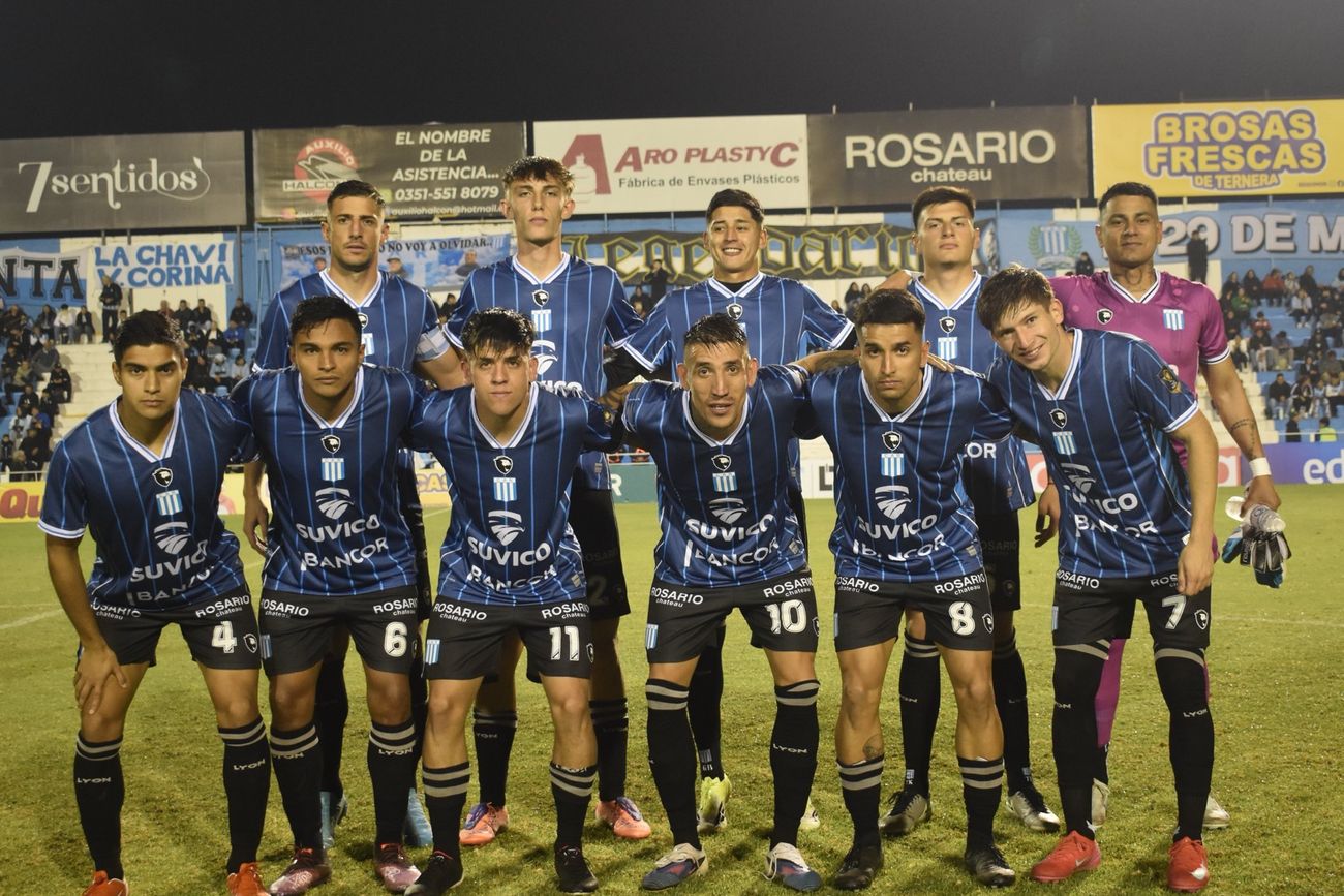 La formación de Racing de Nueva Italia ante Ferro.