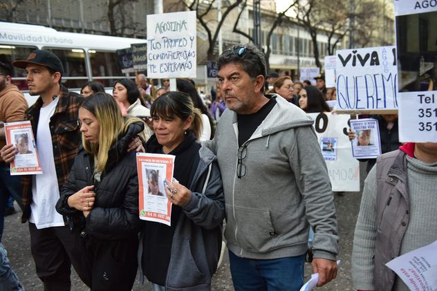 Marcha en el centro de Córdoba para reclamar la aparición de la adolescente Agostina Madeleine Vega.