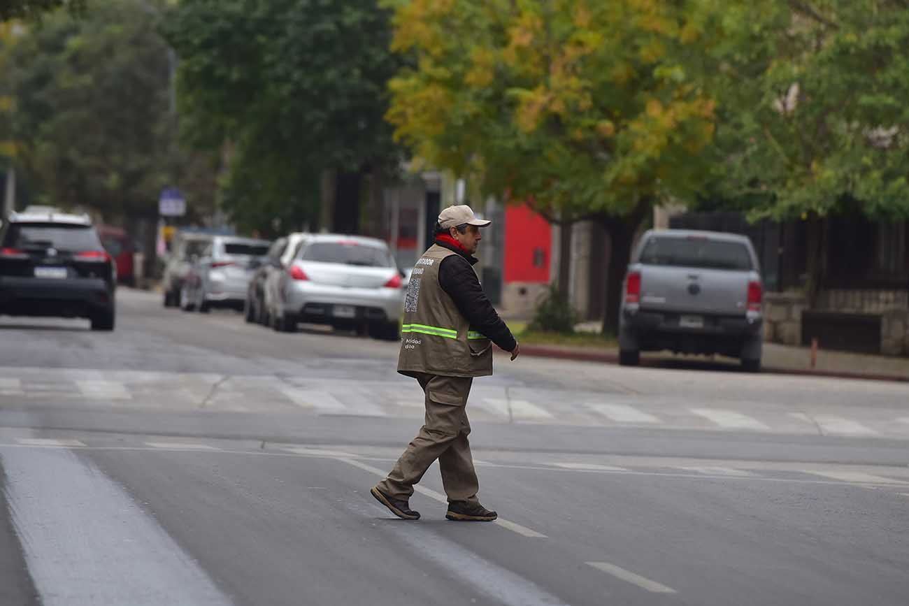 Vecinos de barrio Juniors reclaman medidas viales ante el aumento vehicular.