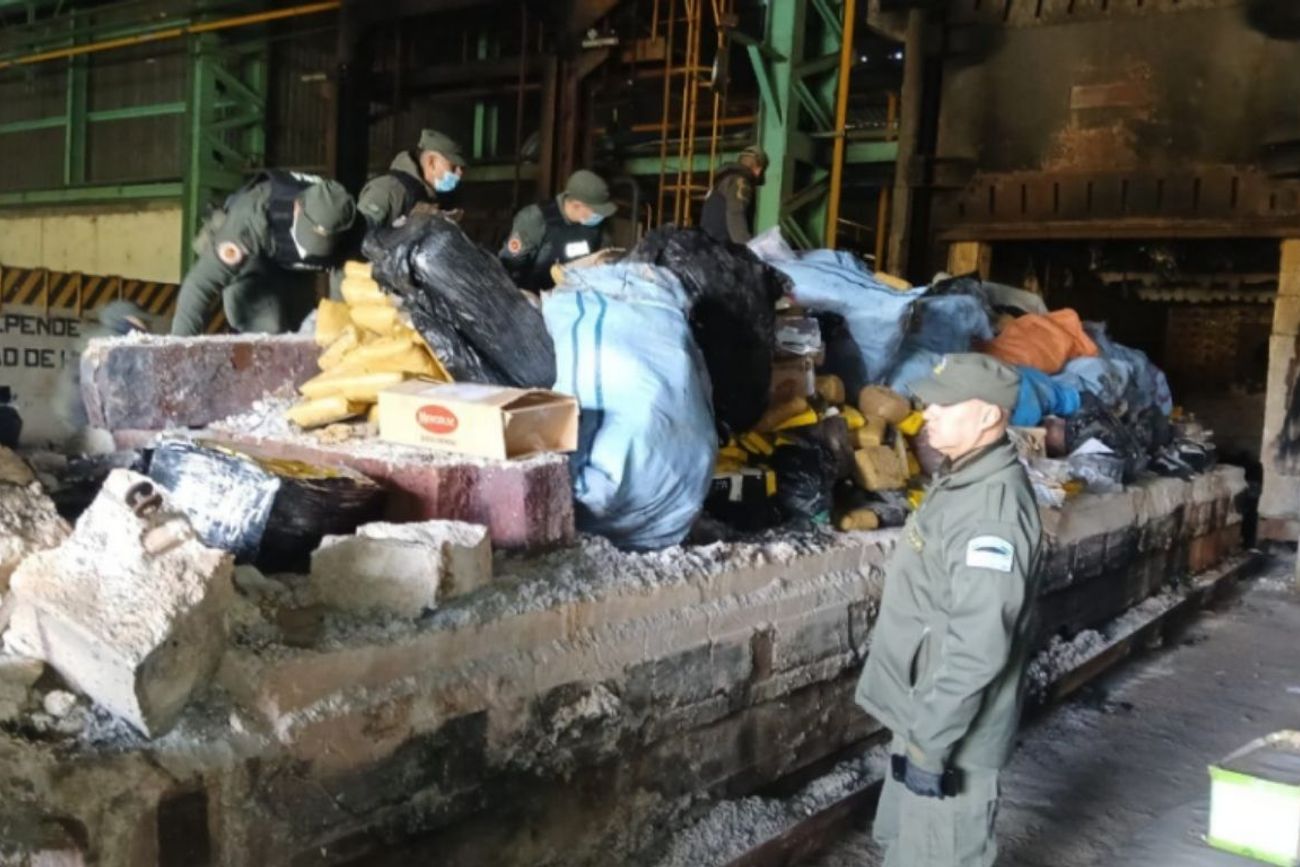 Incineraron más de tres toneladas de estupefacientes provenientes de diferentes operativos de la Fuerza.