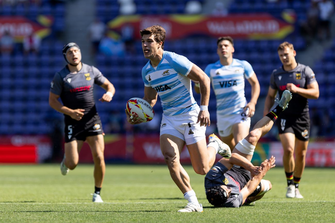 Los Pumas 7s avanzaron a los cuartos luego de dos triunfos en su primer día en Valladolid.