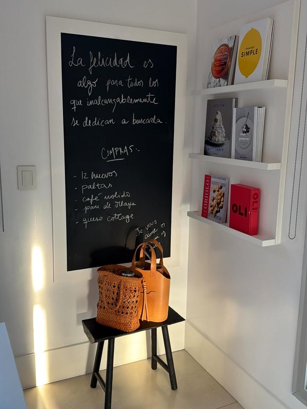 Para tomar como inspiración: Juliana Awada mostró su biblioteca con trucos deco.
