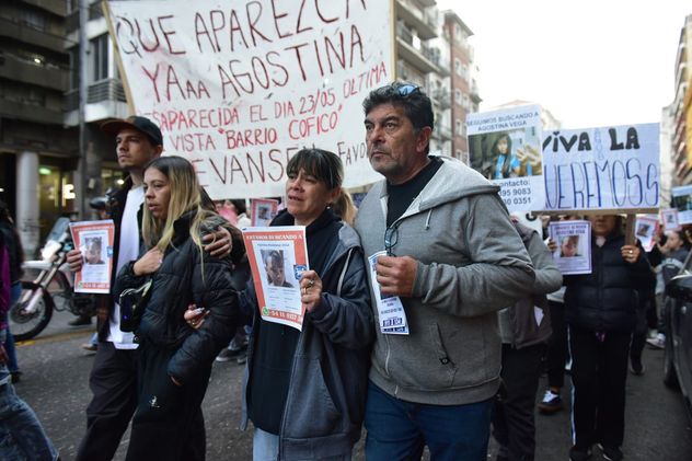 Marcha en el centro de Córdoba para reclamar la aparición de la adolescente Agostina Madeleine Vega.