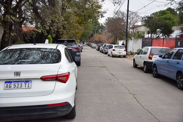 Zona no tarifada con una gran cantidad de autos. (José Gabriel Hernández/ La Voz)