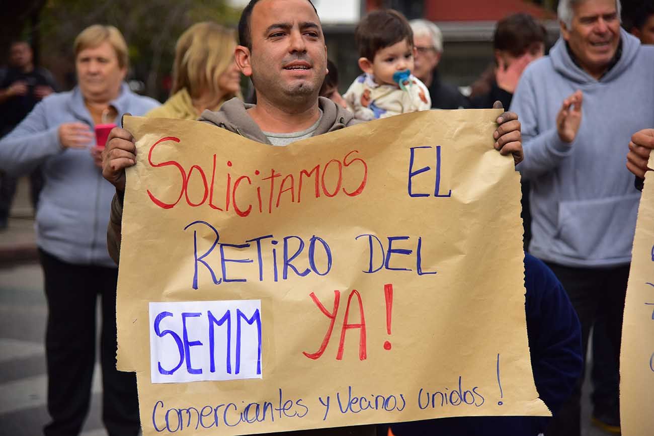 Vecinos y comerciantes en contra del estacionamiento tarifado en Córdoba: salieron a la calle a protestar 