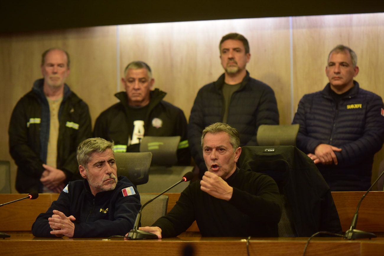 Conferencia de prensa dada por el fiscal Garzón y el ministro Quinteros sobre el crimen de Agostina Vega.