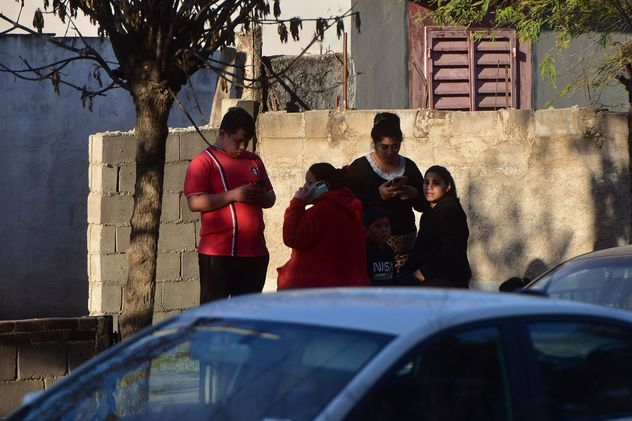 Un gran operativo policial se desplegó en barrio Ampliación Ferreyra en la búsqueda de Agostina Vega.  