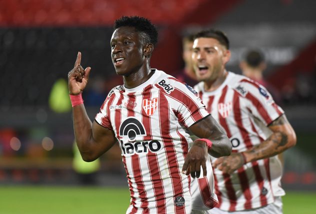 Jhon Córdoba anotó el primer gol de Instituto ante Lanús, por Copa Argentina.