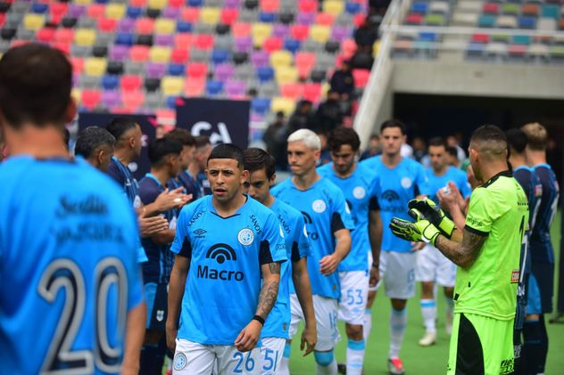 Pasillo del campeón para Belgrano.