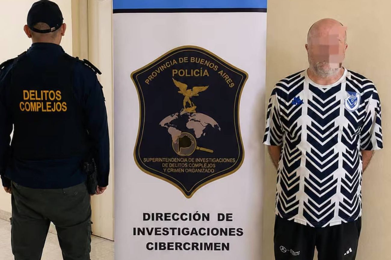 Uno de los sospechosos detenidos. (Policía Bonaerense/La Nación)