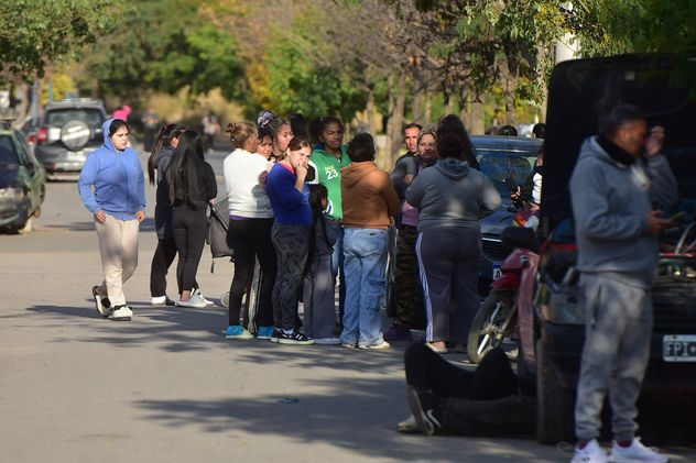 Un gran operativo policial se desplegó en barrio Ampliación Ferreyra en la búsqueda de Agostina Vega.  