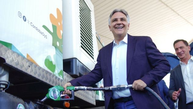 Llaryora presiona por una mayor participación de los biocombustibles.