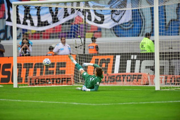 Thiago Cardozo en la tanda de los penales.