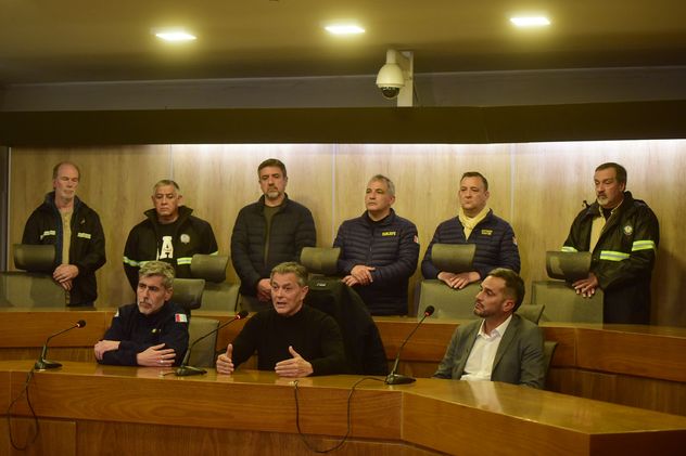Conferencia de prensa dada por el fiscal Garzón y el ministro Quinteros sobre el crimen de Agostina Vega.