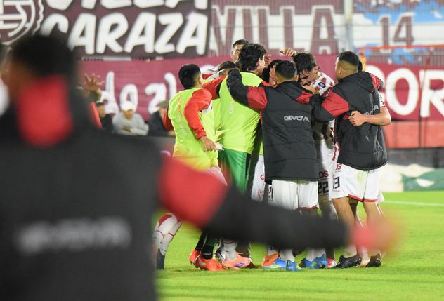 Instituto le ganó a Lanús y sigue en carrera en la Copa Argentina

