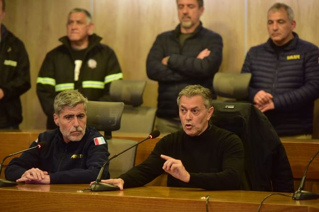 Conferencia de prensa dada por el fiscal Garzón y el ministro Quinteros sobre el crimen de Agostina Vega.