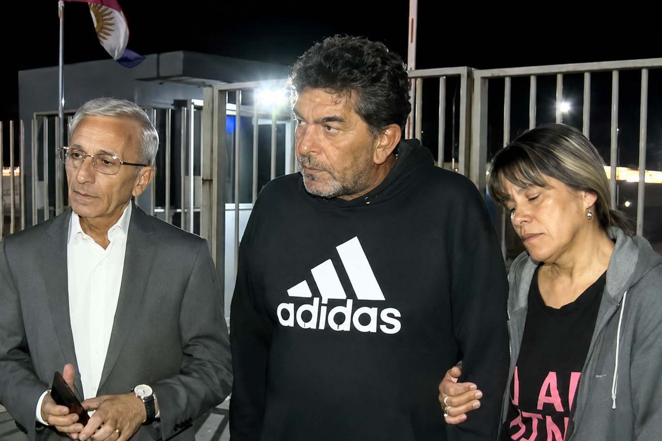 Llaryora recibió a los abuelos y al papá de la adolescente asesinada, y les prometió "profundizar la investigación"
