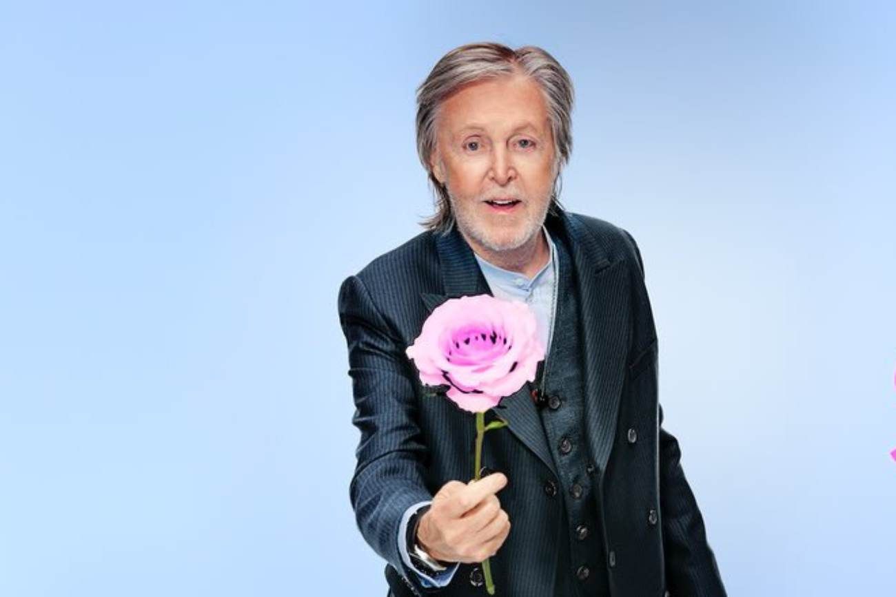 Paul McCartney, el hombre de la rosa. (Instagram @paulmccartney/  @maryellenmatthewsnyc)