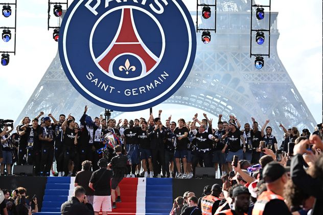 Paris Saint Germain festejó en la capital francesa el título en la Champions League. (AP)