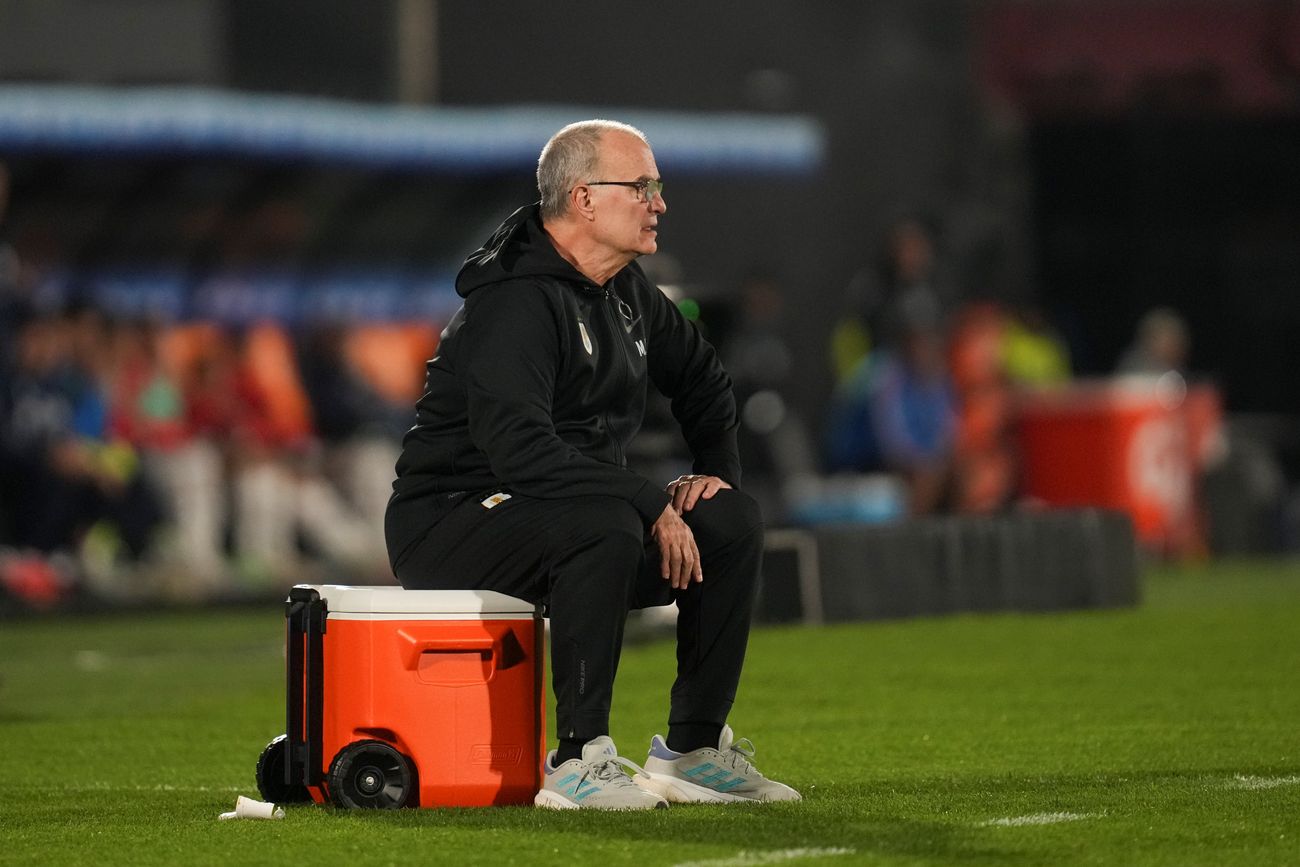 Marcelo Bielsa tiene definidos los 26 jugadores de Uruguay para el Mundial 2026. (AP)