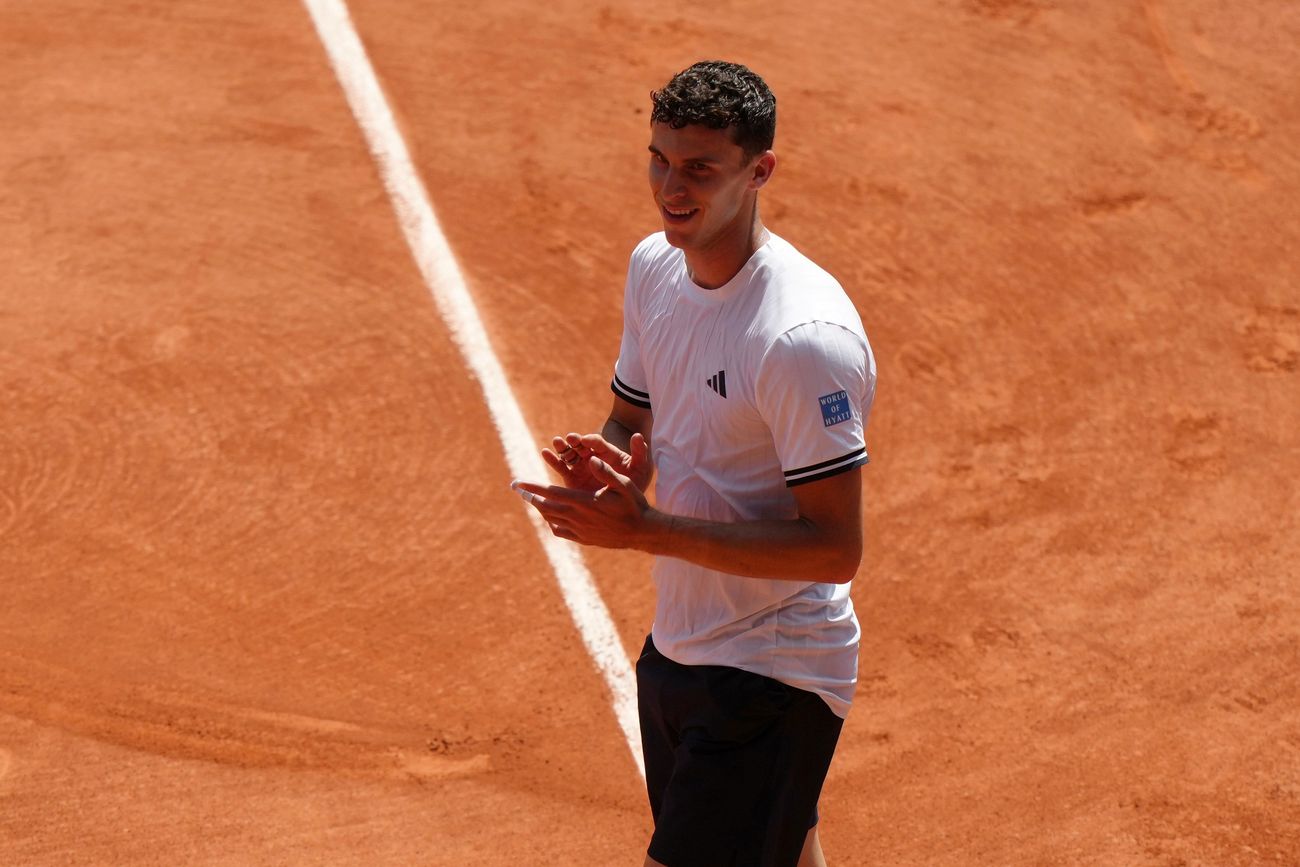 Juan Manuel Cerúndolo quiere meterse en los cuartos de final de Roland Garros. (AP)