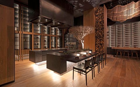 Herrajes que desaparecen, eletrodomésticos que se integran a los muebles y tonos oscuros: así es la cocina de vanguardia (Espacio 5, Cocina Gourmet, Casa FOA Córdoba)
