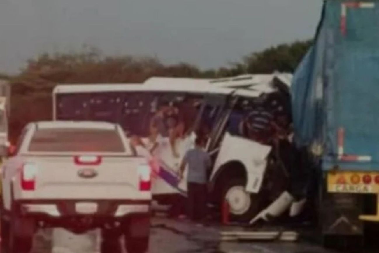 Nueve muertos y más de 20 heridos por choque entre autobús y gandola en Anzoátegui
