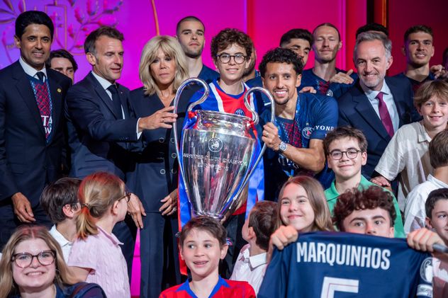 Paris Saint Germain festejó en la capital francesa el título en la Champions League y con presidente Macron.