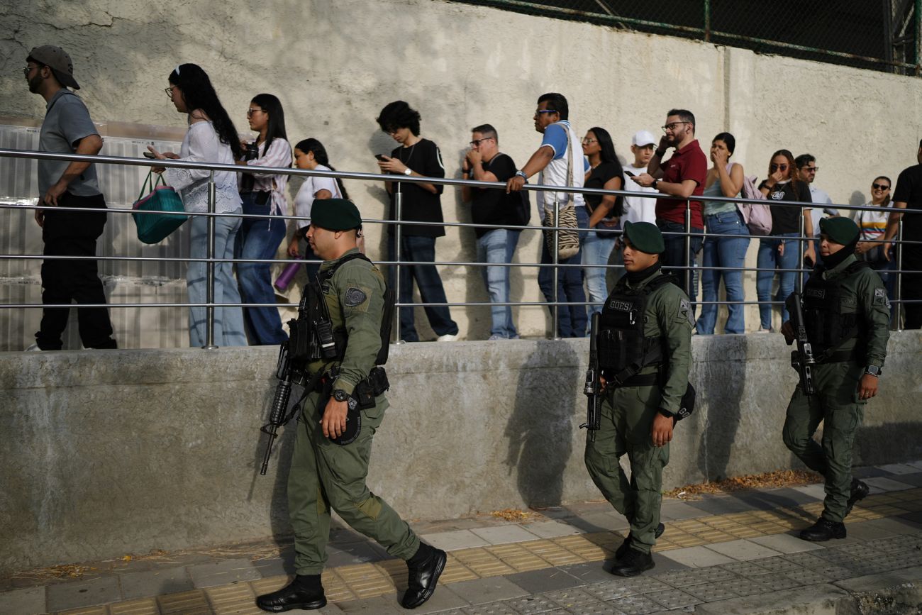 Colombia vota para elegir al sucesor de Gustavo Petro en una elección marcada por la seguridad. (Foto AP / Iván Valencia)