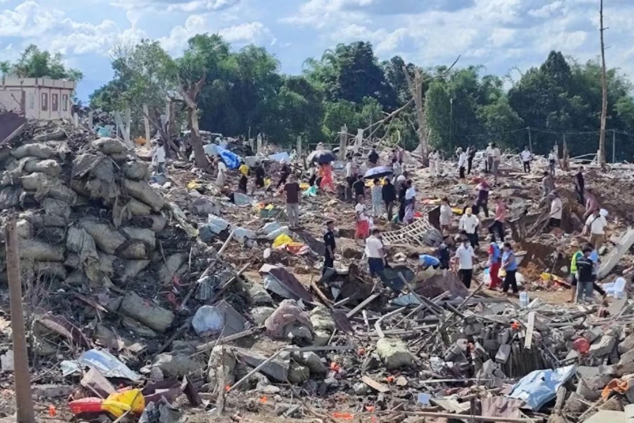 Tragedia en el norte de Birmania: 46 muertos tras la explosión "accidental" de un arsenal