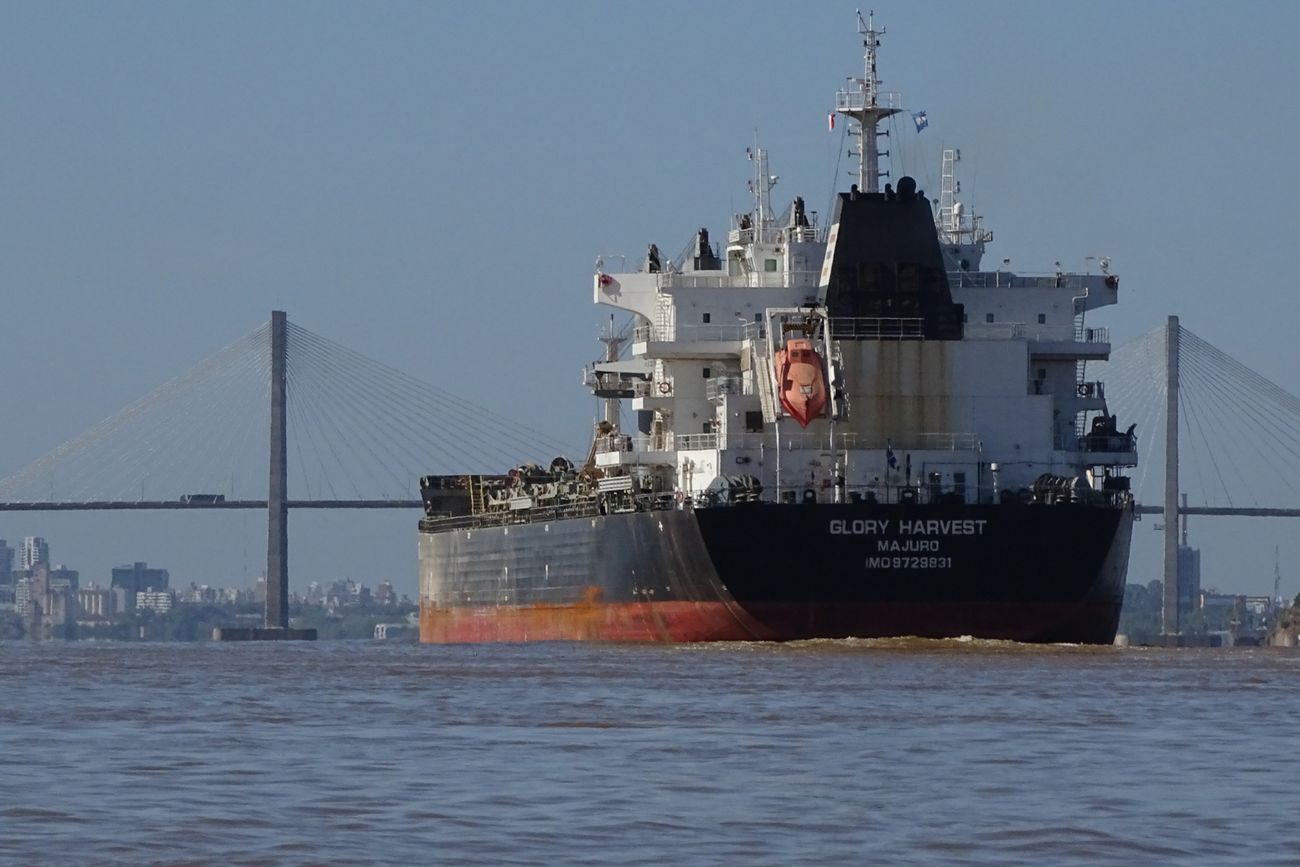 VÍA NAVEGABLE. La hidrovía Paraná-Paraguay sumará una nueva terminal para la molienda de soja.