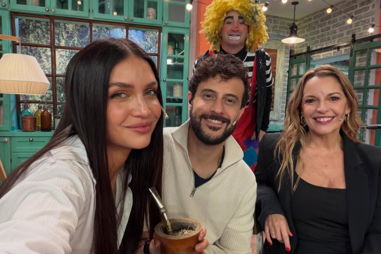 Zaira Nara estuvo en "La peña de Morfi" con Diego Leuco y Carina Zampini.