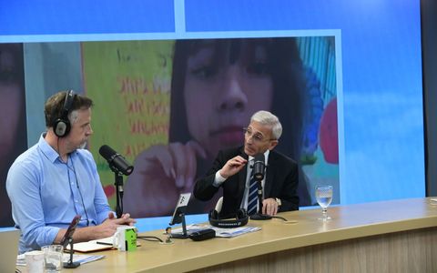 Los Abuelos de Agostina Vega junto a su abogado Nayi en La Voz en Vivo.