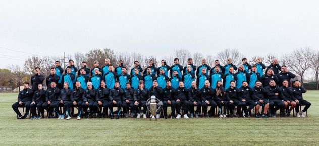 La foto del Belgrano todo. El plantel completo que se consagró campeón del Torneo Apertura. (Prensa Belgrano)