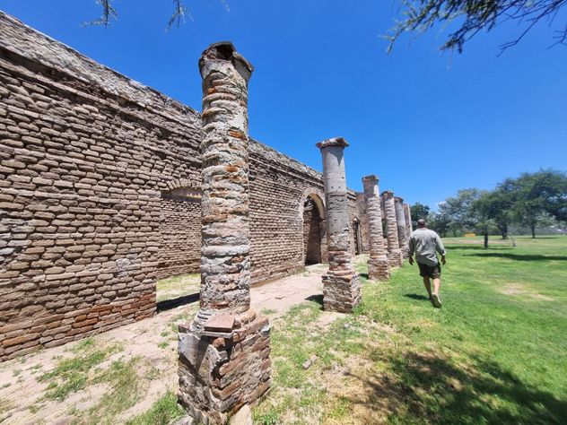 Lo que queda en pie de una casona de alto valor histórico, en Panaholma.