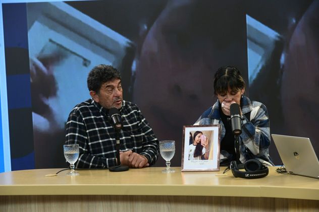 Los Abuelos de Agostina Vega junto a su abogado Nayi en La Voz en Vivo.