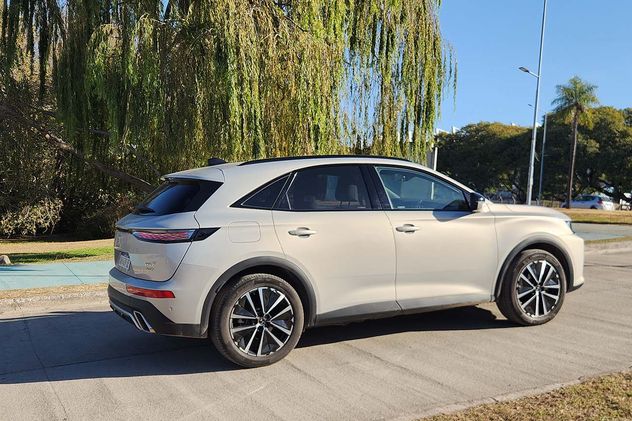 El DS7 E-Tense tiene tracción integral. El eje trasero está impulsado por un motor eléctrico.
