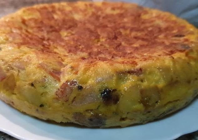 Cómo hacer tortilla de papa con morcilla y manzana: la receta tendencia.