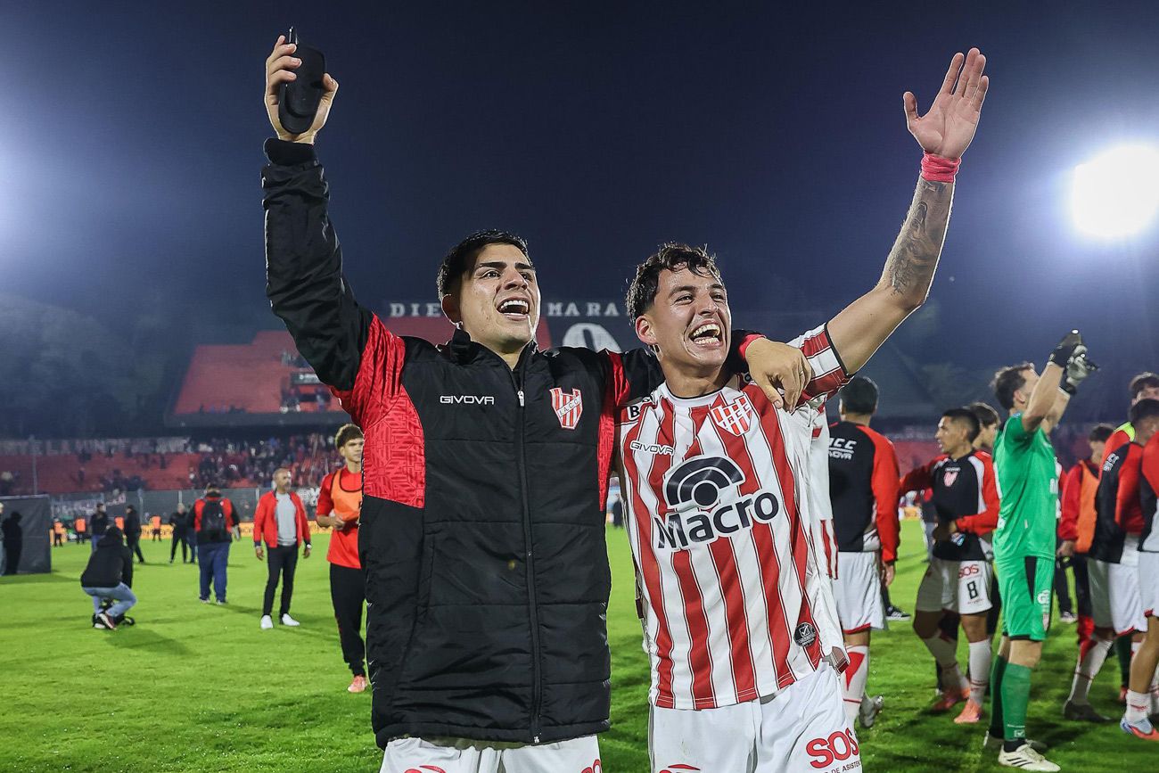 Luna y Lázaro festejaron juntos el triunfo de Instituto en Copa Argentina.