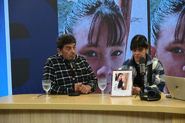 Los Abuelos de Agostina Vega junto a su abogado Nayi en La Voz en Vivo.