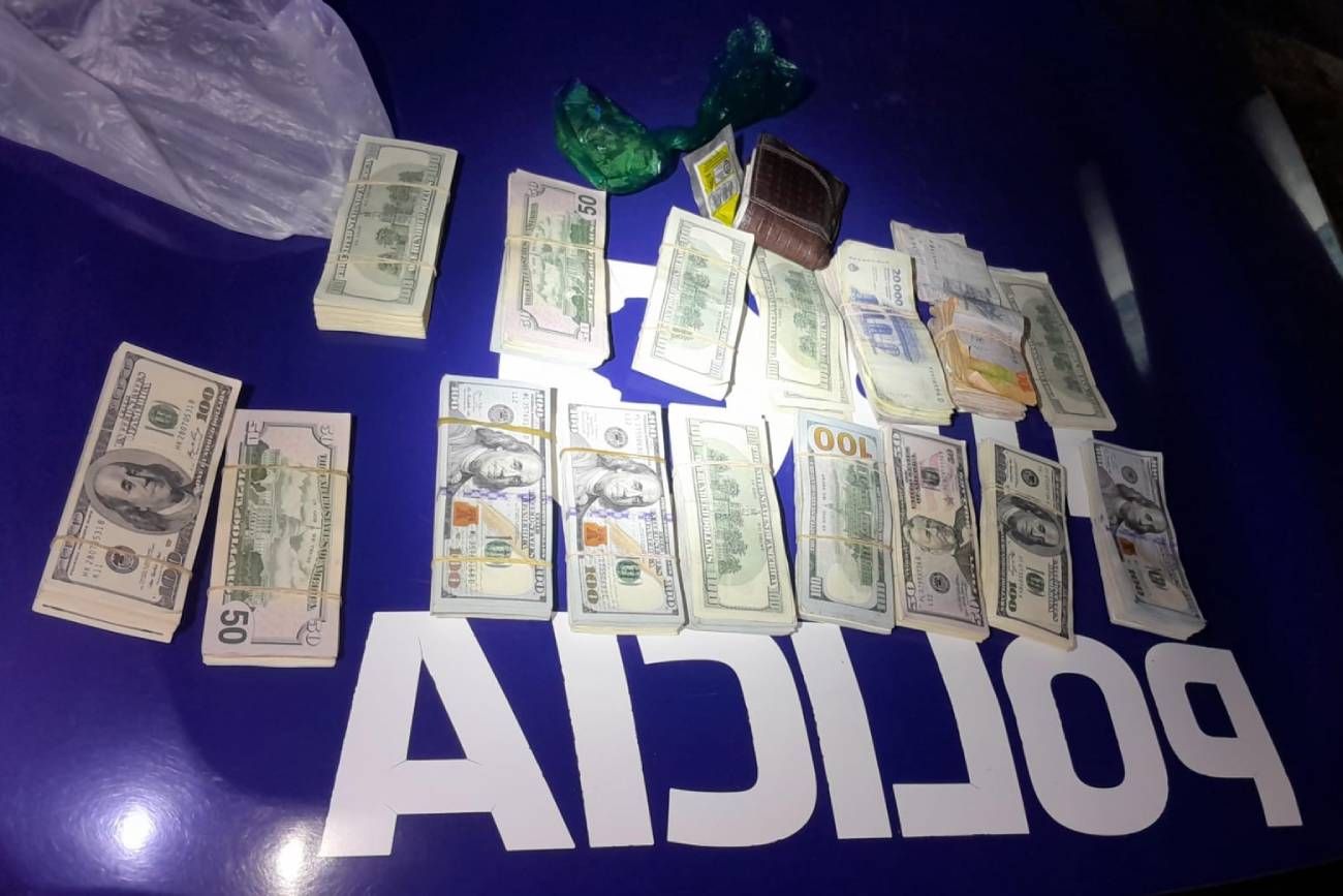Quilino. Intentó sobornar a la Policía con 127 mil dólares y quedó detenido. 