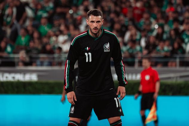 Santiago Giménez, entre los jugadores argentinos que representarán a otros países en este Mundial.
